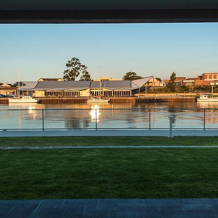 Ulverstone Waterfront Apartments Bagian luar foto