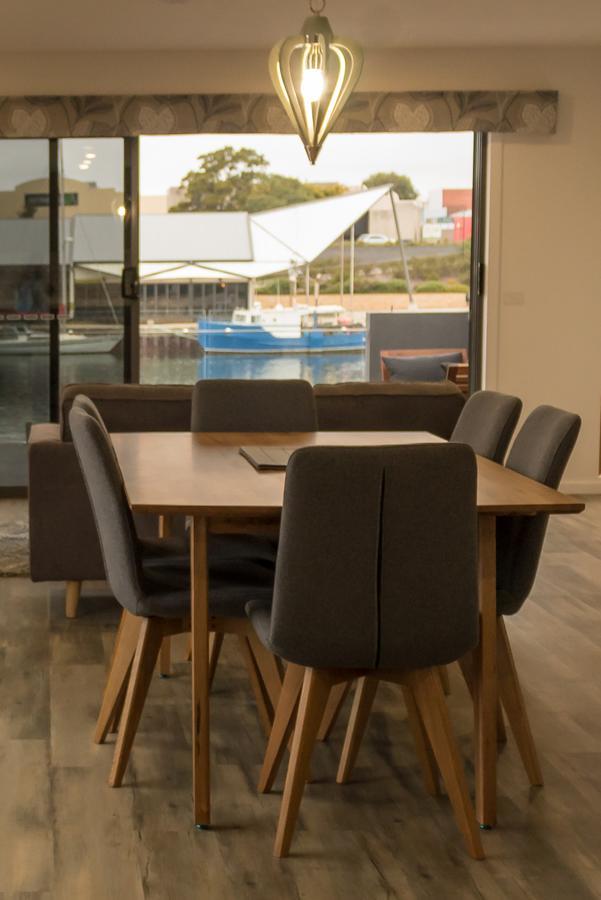 Ulverstone Waterfront Apartments Bagian luar foto